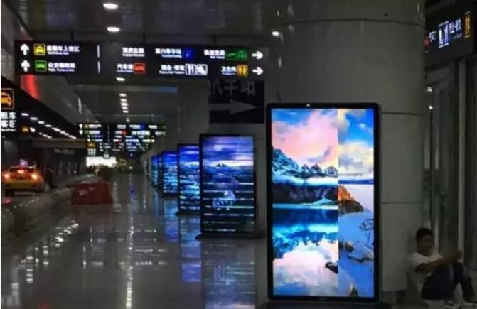 優(yōu)色廣告機亮相重慶北站，向國慶獻禮！